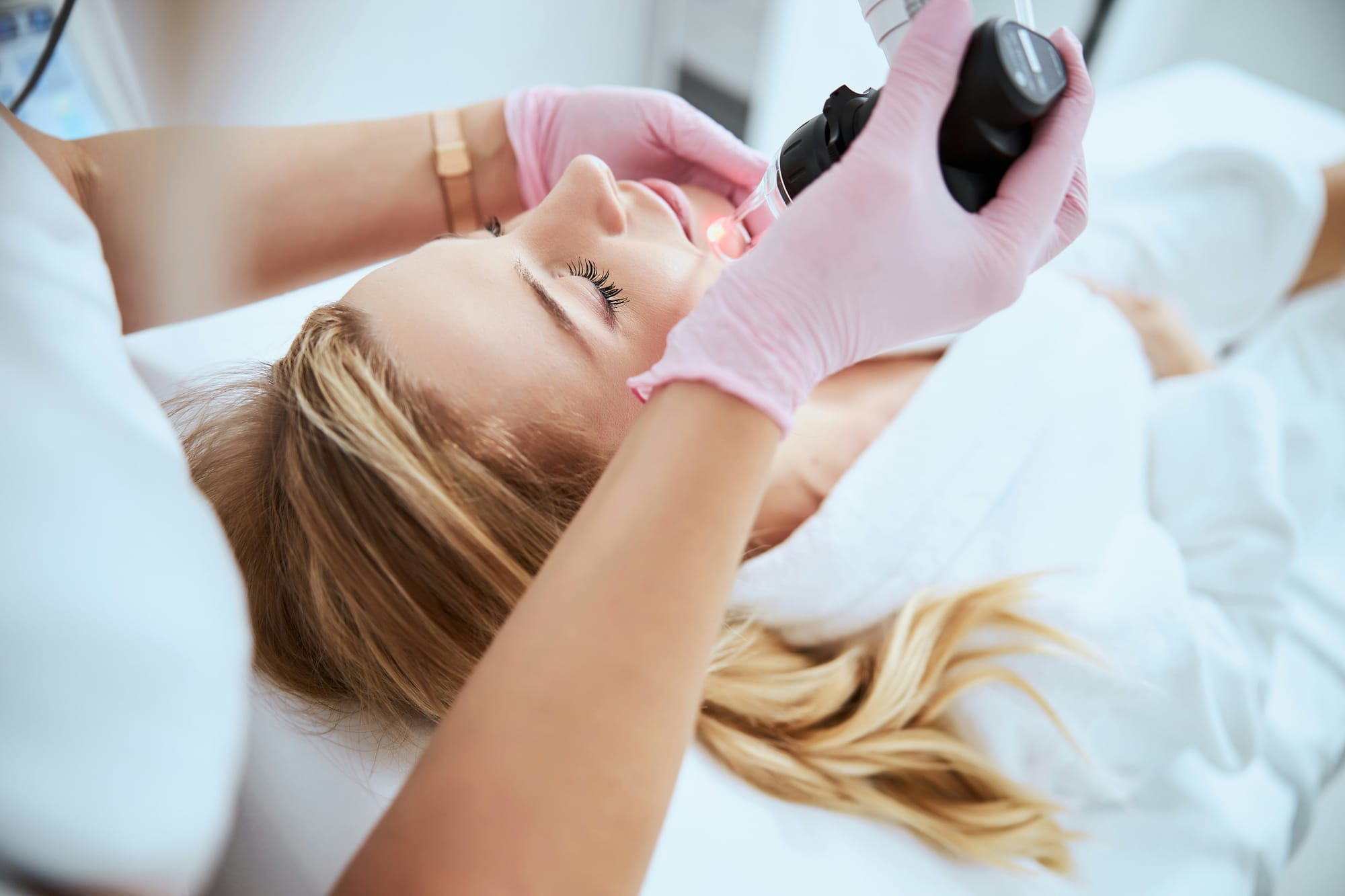 Noleggio macchinari estetici: tutto ciò che devi sapere (e che nessuno ti dice)